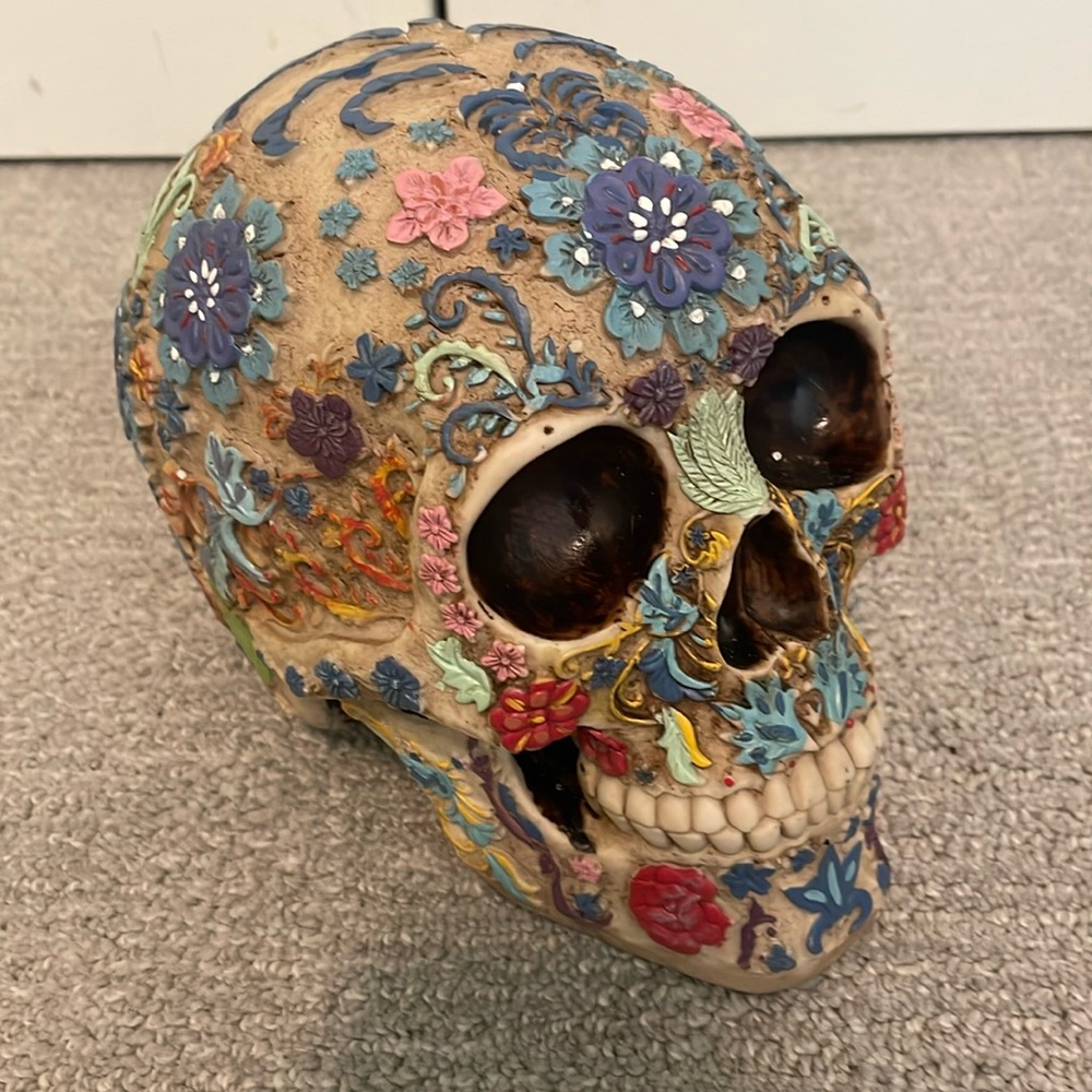 Skull calavera with flowers- 6.5” apprx height